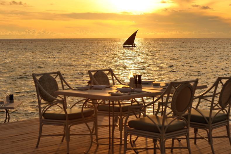 Ayada Maldives Dining Ocean Breeze Restaurant (12)