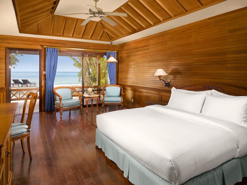 Royal Island Beach Villa Bed Large (1)